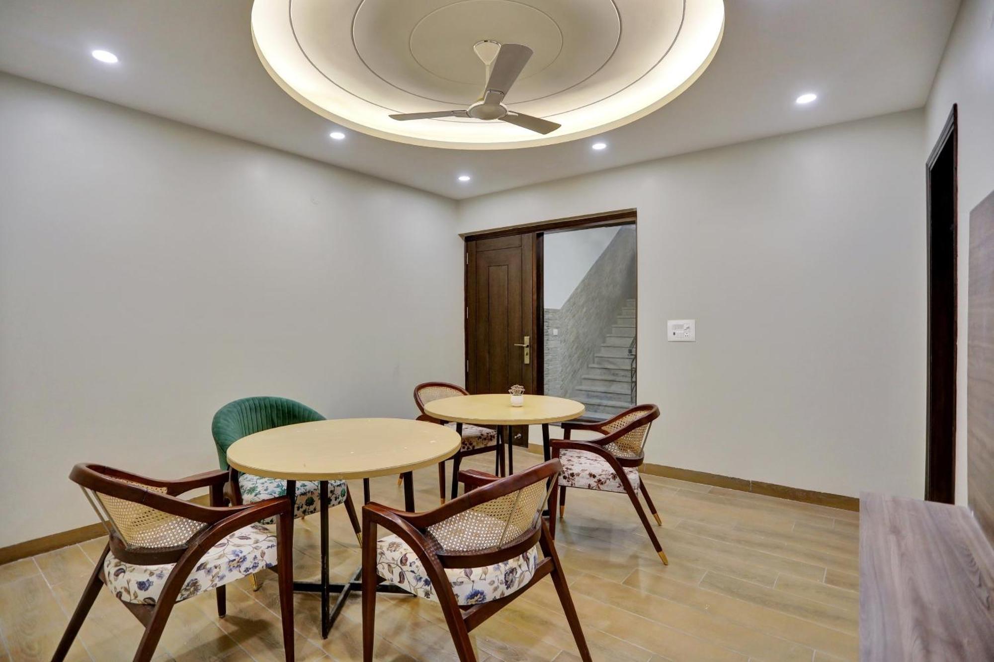 Townhouse Xanthe Hotell Noida Exteriör bild